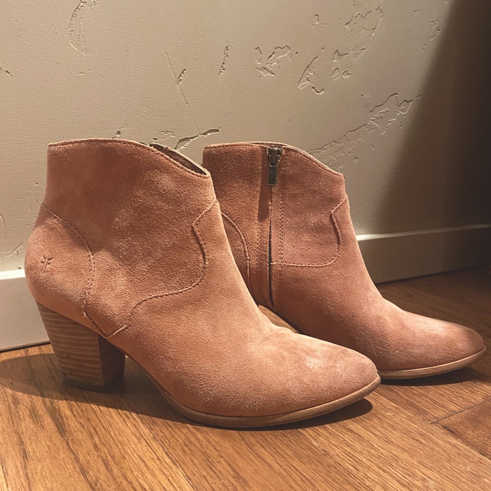 FRYE Reed western bootie. Color: light rose. Suede. Size 8. Worn a few times.